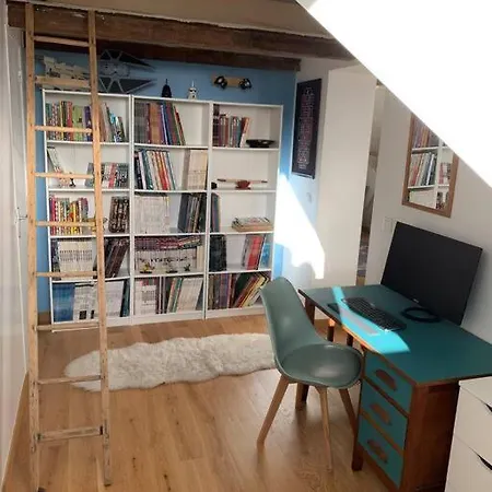 Charmant Studio A Proximite De La Gare Rer A Chatou Exterior photo
