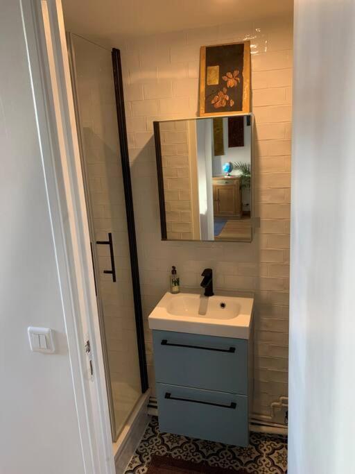 A Proximite De La Gare Rer A Apartment